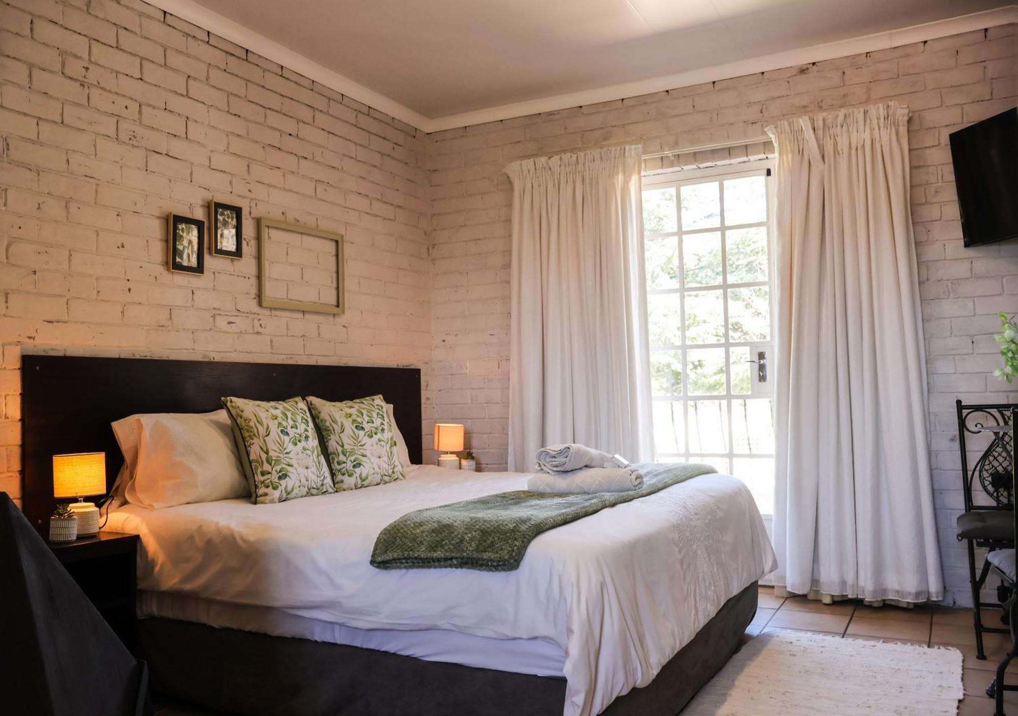 Bed and Breakfast Rooiberg View Кларенс Экстерьер фото